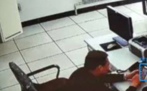 【玩手机识别】- 海量数据训练、针对彩票场景深度优化； -【新疆爱华盈通信息技术有限公司】