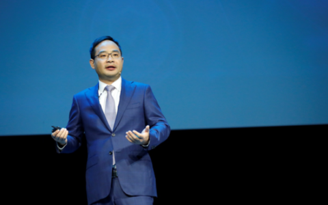 华为首次发布创新的企业智能（EI）华为云致力于成为智能社会使能者