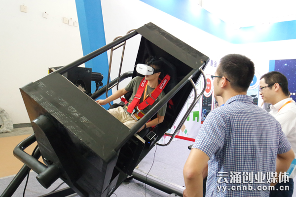 第六届中国智博会开幕 高精尖科技齐亮相博眼球