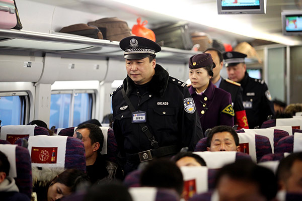 春运将至 江苏徐州乘警强化安全防范护航回家路