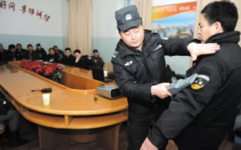 乌鲁木齐：特警安保培训进校园