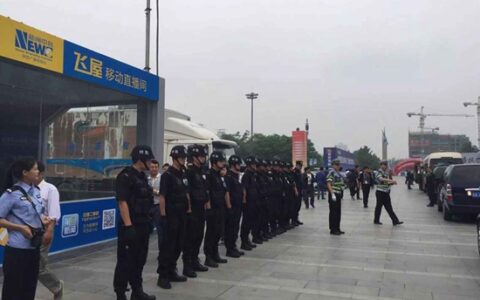 “西洽会”5000警力安保 特警荷枪实弹站岗