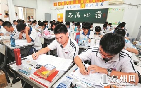 福建泉州：高考考生赴考都要进行安检
