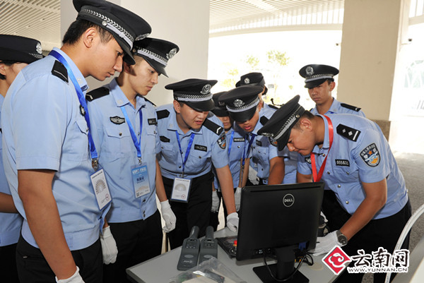 昆明警方加强南博会现场安检及秩序维护工作