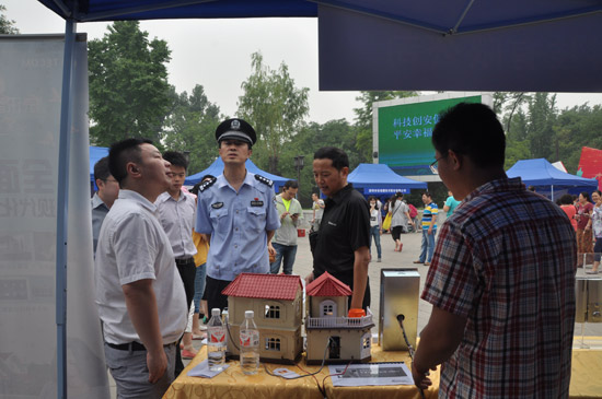 北京市公安局东城分局举办“科技创安安防产品展示”活动