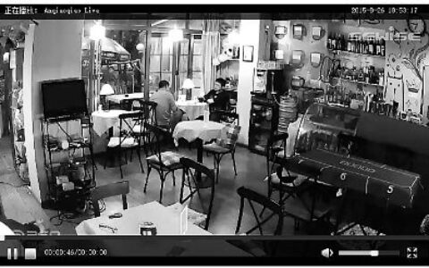 某网站播放公共场所视频 你的吃相或在直播