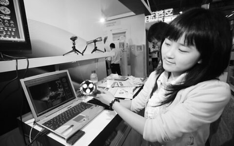 警用强光摄像手电受到业内人士的好评