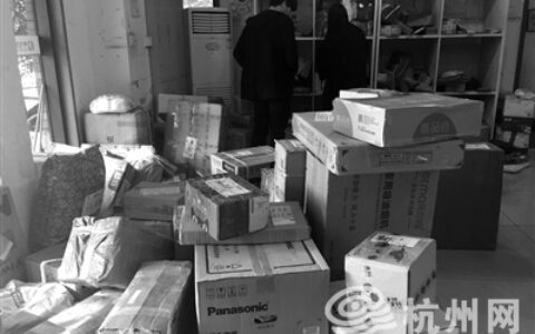 快递员进小区也要门禁卡 业主吐槽收快递很慢