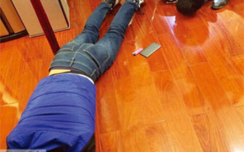 小偷进门被围堵 全靠微信绑定家中报警系统