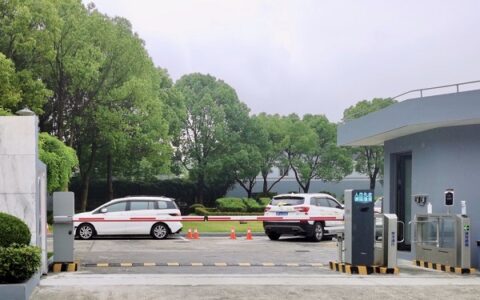 筑牢防疫墙，德亚打造智慧通行新模式