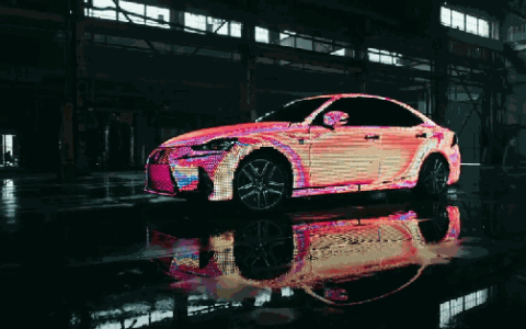 全车4.2万颗LED是什么效果？ 车身变显示屏 雷克萨斯试了试