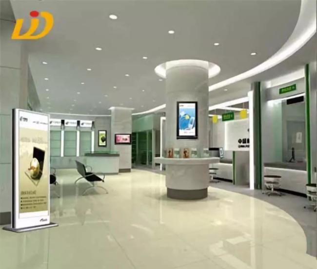 【行业热点】是什么优势让触摸广告机炙手可热？