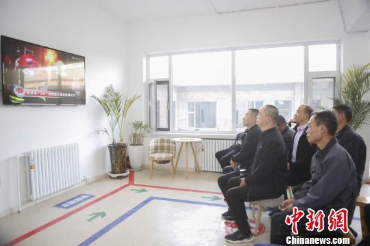 看VR教你如何逃生 山西首家安全体验馆开馆