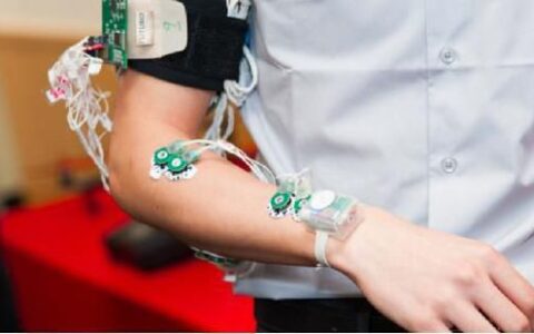 智能：传感器可翻译手语 未来还能控制智能家居