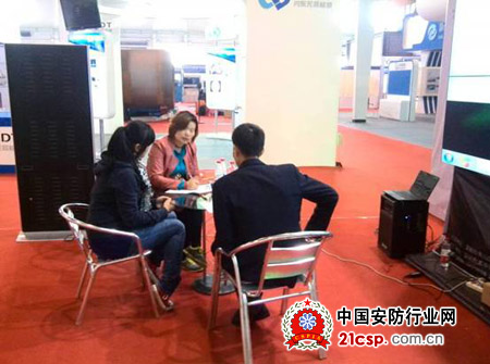 保千里夜视仪亮相中国(北京)国际特种设备展览会
