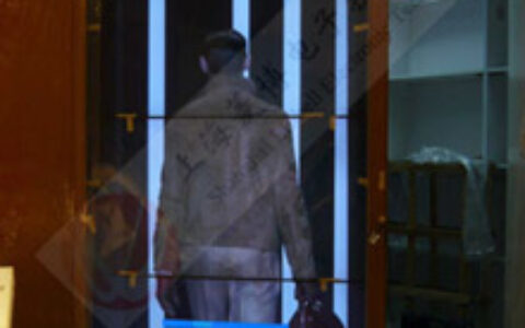 菱博液晶拼接应用于澳门壹号广场专卖店产品形象展示