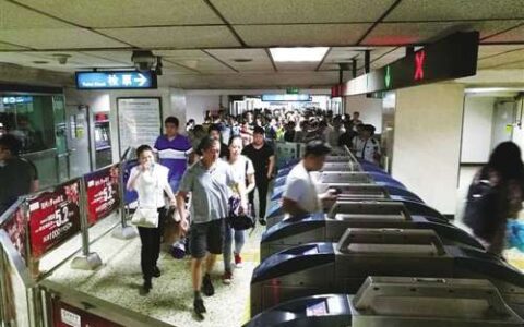 北京地铁启动刷手机乘车 NFC离普及有多远？