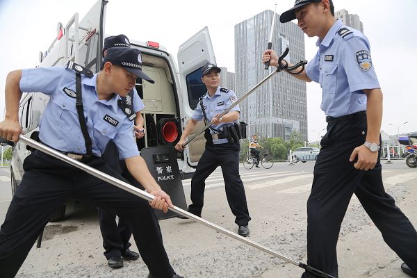 镇江警方移动警务智能卡口亮相青奥安保