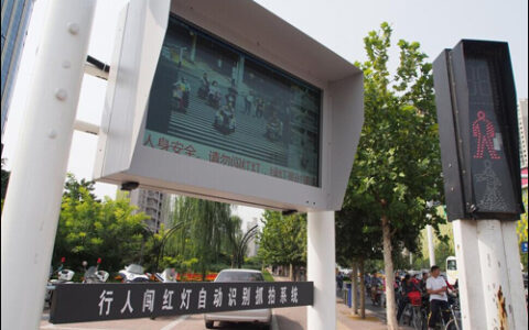 石家庄路口新置抓拍系统 曝光违规乱闯红灯之人