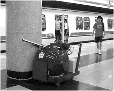 长沙：X光机站岗，地铁安检可不开包