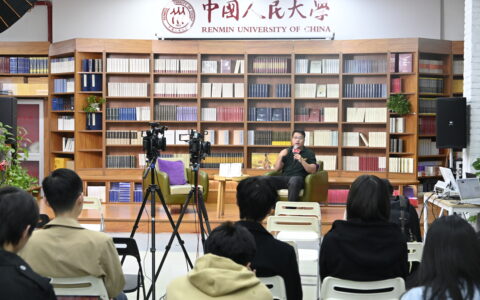 在虚拟空间中实现垄断：“技术封建主义”如何影响人们的思想与生活？